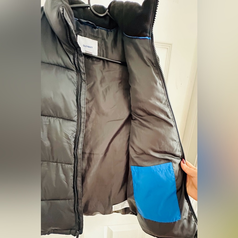 Old Navy Black Puffer Vest - Picture 4 of 8